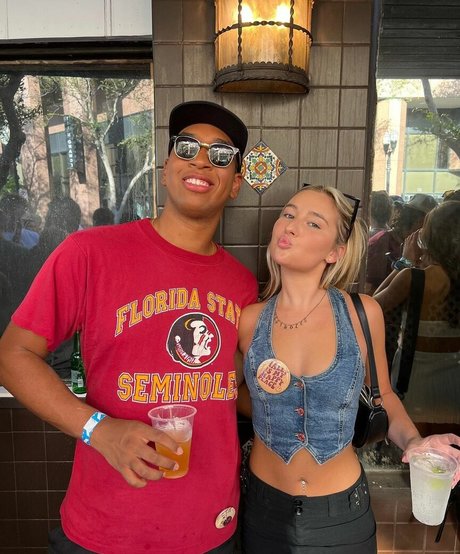 日本の熟女オンリーファンズ ポルノグラフィック 写真