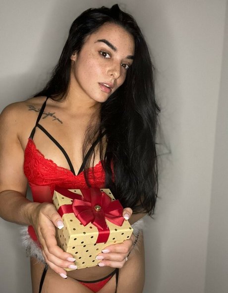 屈み込むおまんこオンリーファンズ アートポルノ 画像