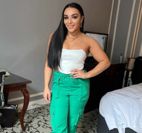 Deonna Purrazzo ポルノスター 写真