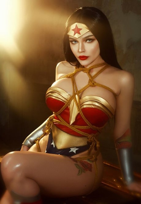 巨乳ストリップオンリーファンズ 美しいポルノ 画像