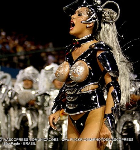 Livia Andrade ヌードモデル 画像