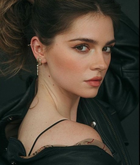 ぽっちゃりカップルオンリーファンズ エロチック 写真