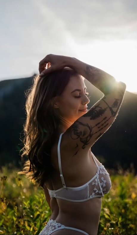 Maddison Noel セクシーなポルノスター 写真