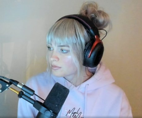 小さなおっぱいオンリーファンズ アートヌード 写真