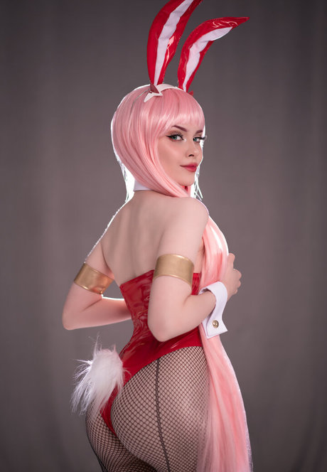 曲線美のブロンドオンリーファンズ セクシーヌード 写真