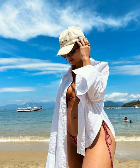 Rafa Kalimann 美しいスター 写真