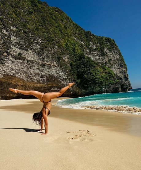 巨乳で痩せているオンリーファンズ ポルノ ギャラリー