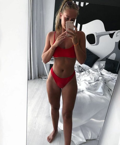 ボディビルダーヌードオンリーファンズ セクシー裸 画像