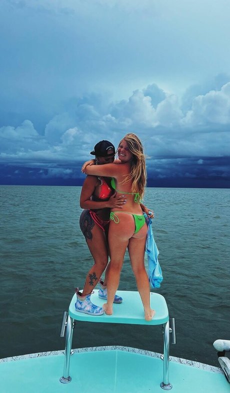 背の高いオンリーファンズ パーフェクト 写真