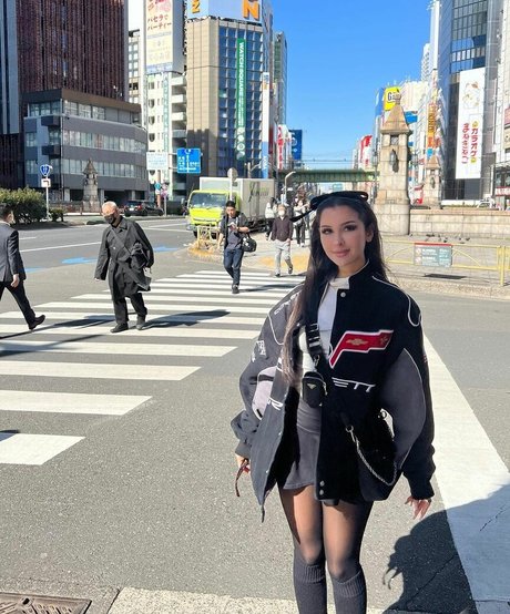 Sssniperwolf セックスモデル 画像