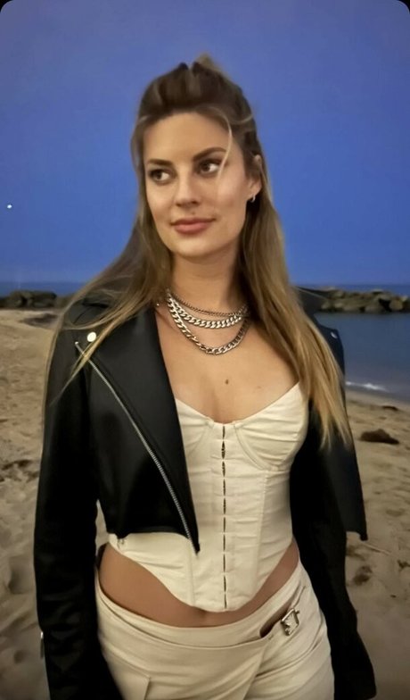 熟女の手コキオンリーファンズ アート裸 写真