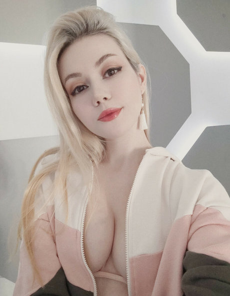 指マン 潮吹き オンリーファンズ ホットセクシー 写真