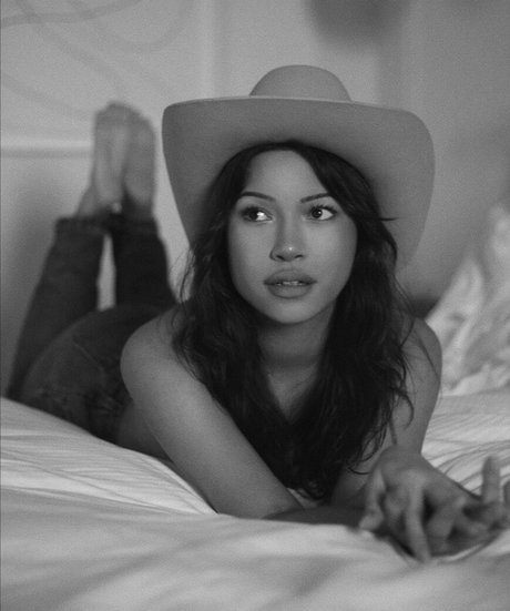 中出しオンリーファンズ アートポルノ 写真