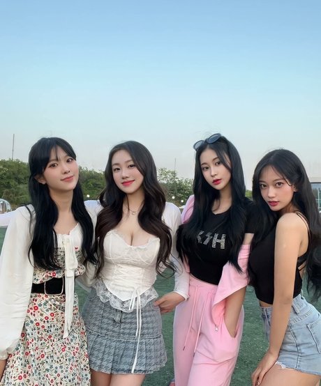 巨乳ランジェリーオンリーファンズ ホット 画像