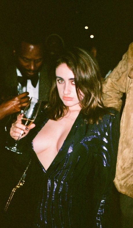 Rachel Anne Sennott ポルノ女優 写真