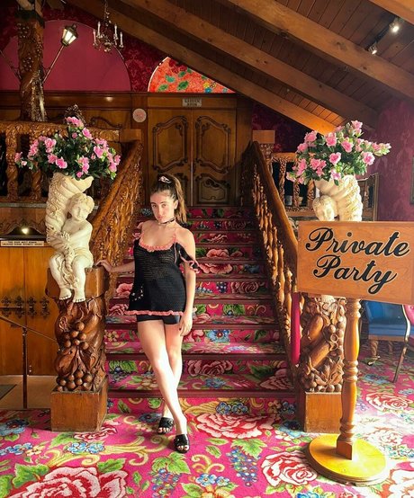 Rachel Anne Sennott HDモデル 写真