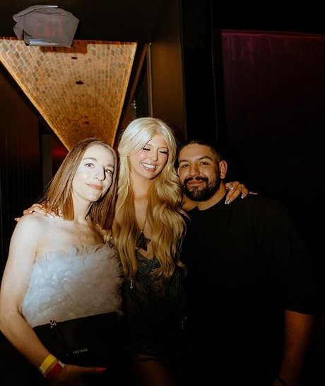 曲線美のランジェリーオンリーファンズ ホットポルノ 画像