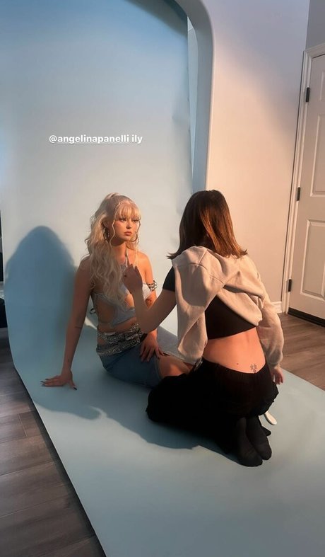 巨乳ストリップオンリーファンズ アートポルノ 写真