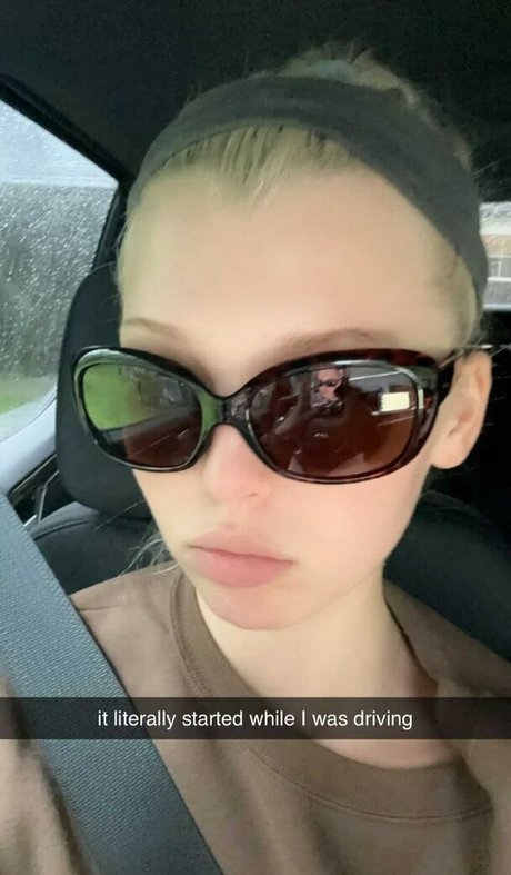 指マン 潮吹き オンリーファンズ 美しいヌード 写真