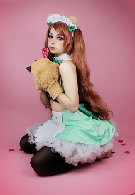 スキニーモデルオンリーファンズ セクシーヌード 画像