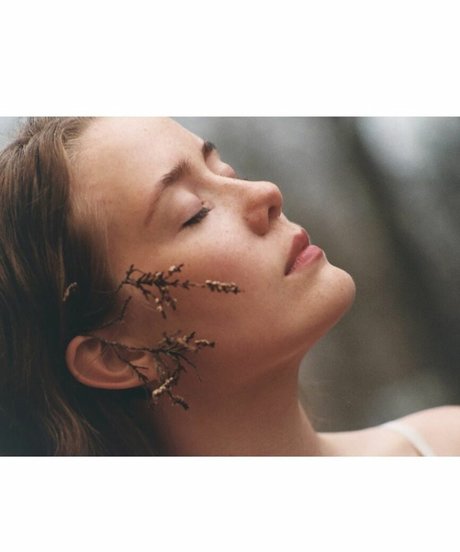 Berta Andrea Sndal 美しいスター 画像