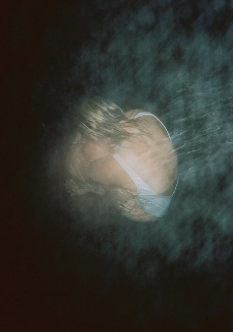 Berta Andrea Sndal エロティックなモデル 写真