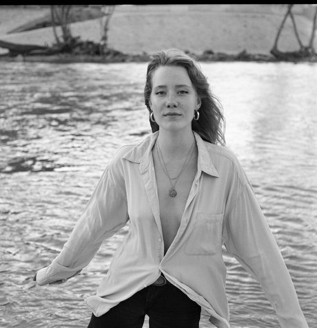 曲線美のブロンドオンリーファンズ 無料セックス 写真