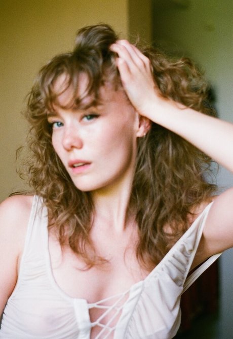 レズビアンマッサージオンリーファンズ アート裸 ギャラリー