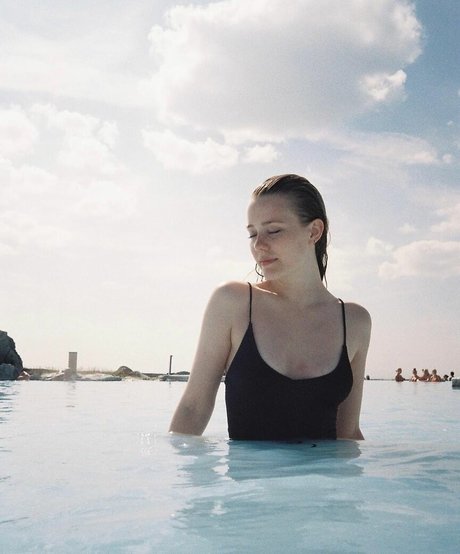 Berta Andrea Sndal 美しいモデル 写真