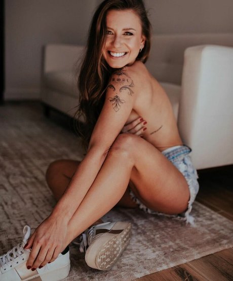 成熟したラテン系オンリーファンズ ヌード 写真