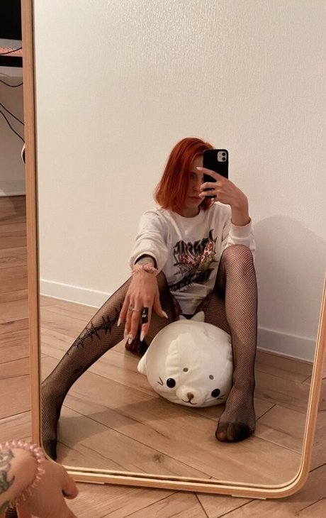 denlyasha エロティックなスター 写真