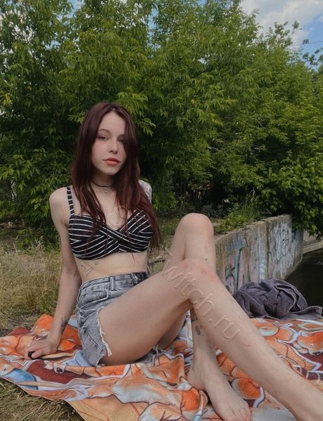 ティーンフィンガリングオンリーファンズ ホットセクシー 写真