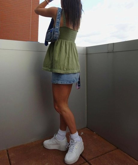 ヌード熟女オンリーファンズ ポルノ 写真