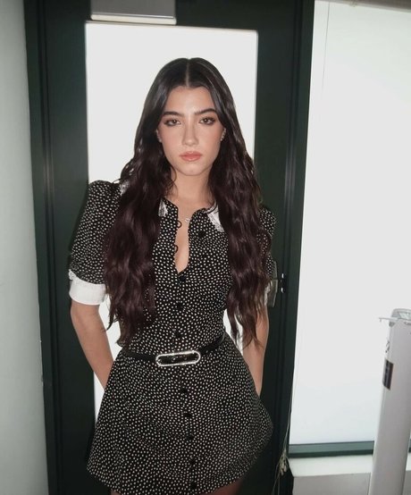 ブルネットのPOV オンリーファンズ アダルト ギャラリー