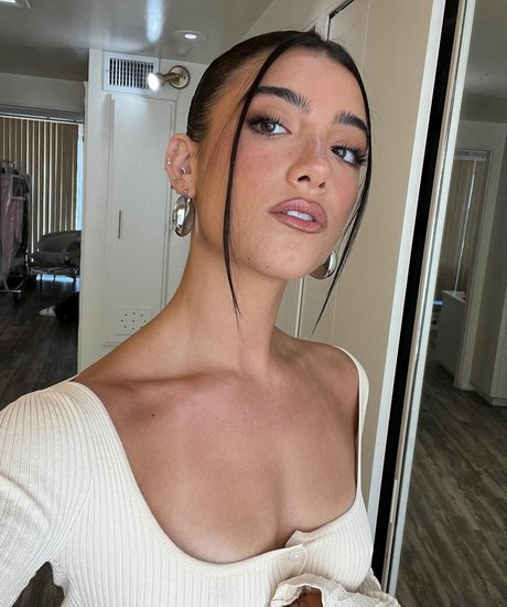 ヌード妻オンリーファンズ セクシー 画像