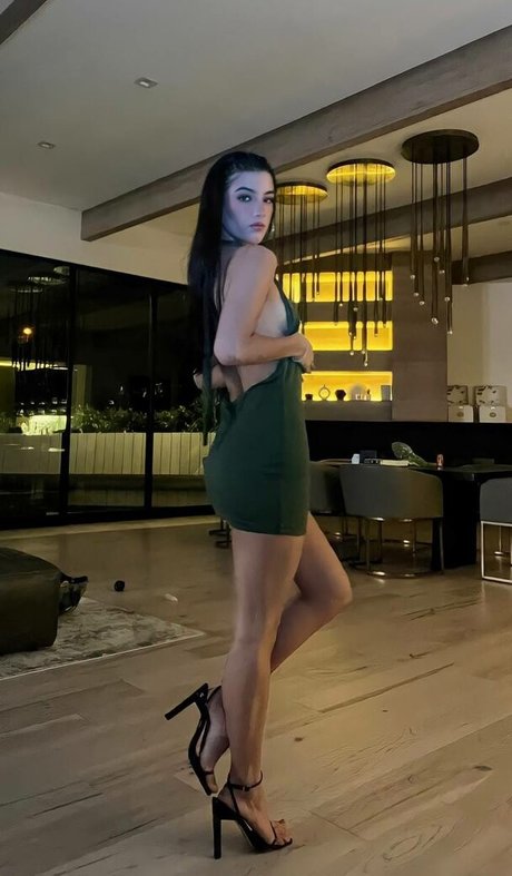 中出しプリンセスオンリーファンズ ホットセクシー 写真