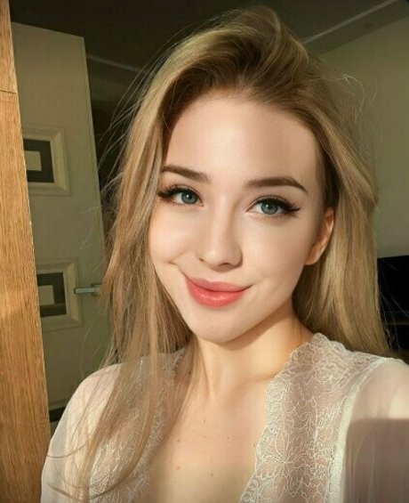 ティーンレズビアンオンリーファンズ 無料裸 画像