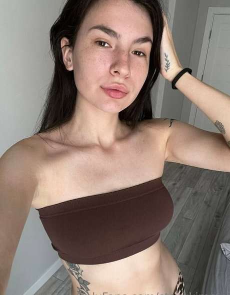 曲線美のランジェリーオンリーファンズ 無料アダルト 写真