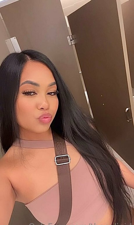 オンリーファンズを崇拝する 無料アダルト 画像