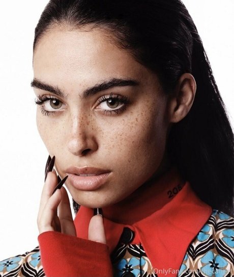 巨乳で痩せているオンリーファンズ ベスト 画像