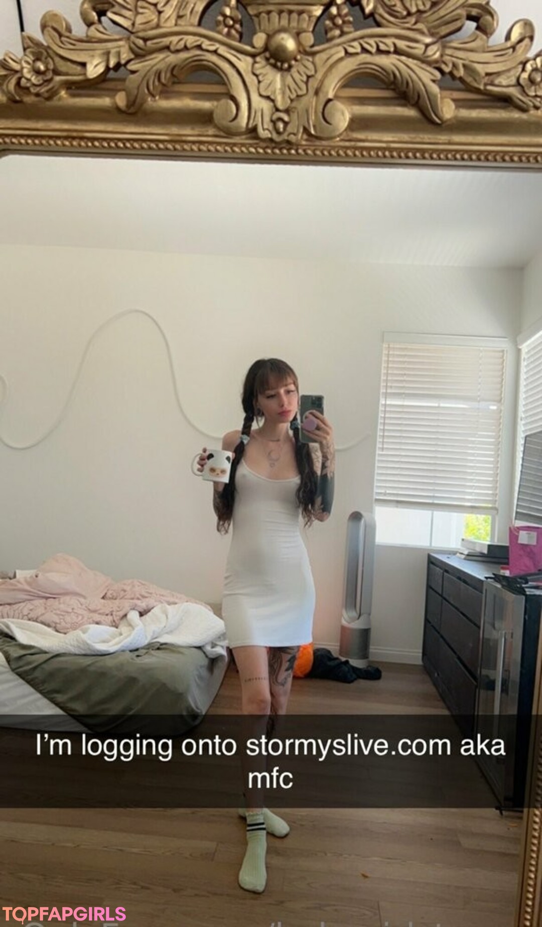 カーリーエボニーオンリーファンズ アートヌード 写真