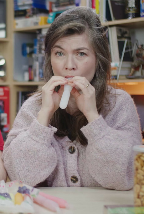 弁護士オンリーファンズ セクシーヌード 写真