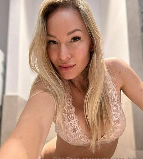 巨乳ランジェリーオンリーファンズ セックス 写真