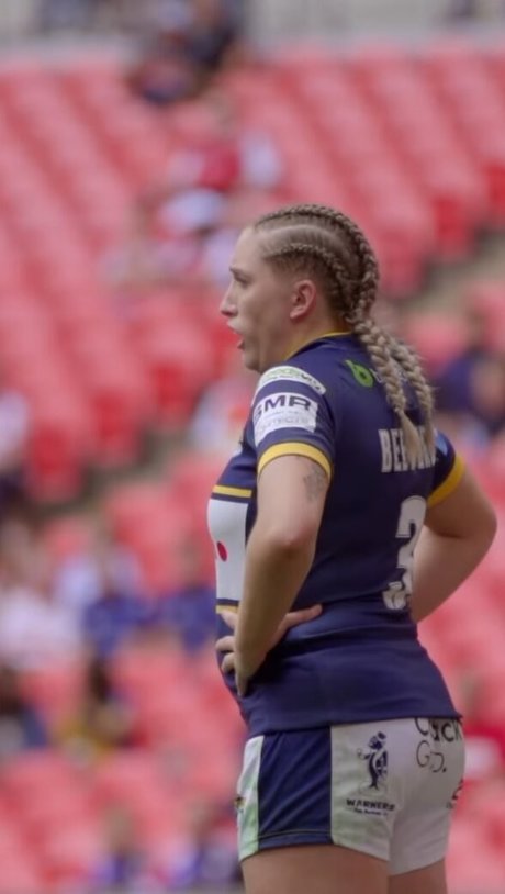 金髪の顔射オンリーファンズ 美しいヌード 画像