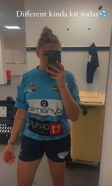 Caitlin Beevers アートモデル ギャラリー