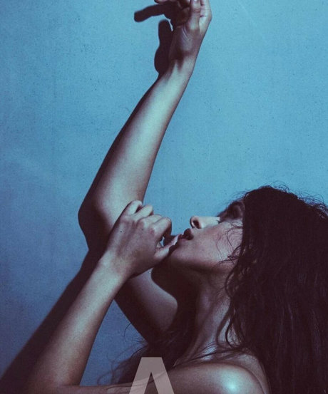 曲線美のブロンドオンリーファンズ えろ 画像