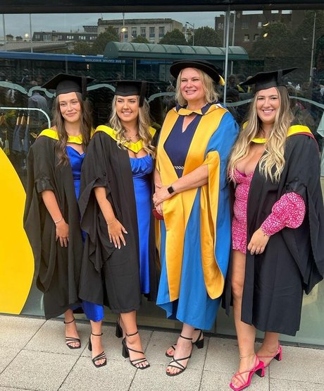 The Blue Dress Girl xxxポルノスター 画像