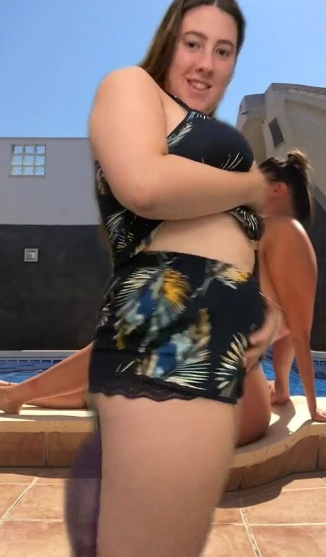 カーリーエボニーオンリーファンズ アダルト無料 画像