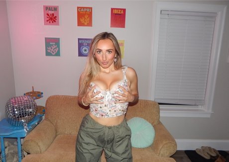 曲線美のランジェリーオンリーファンズ ホットxxx 写真