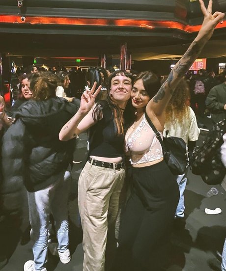 Delfi Peralta アートモデル 写真